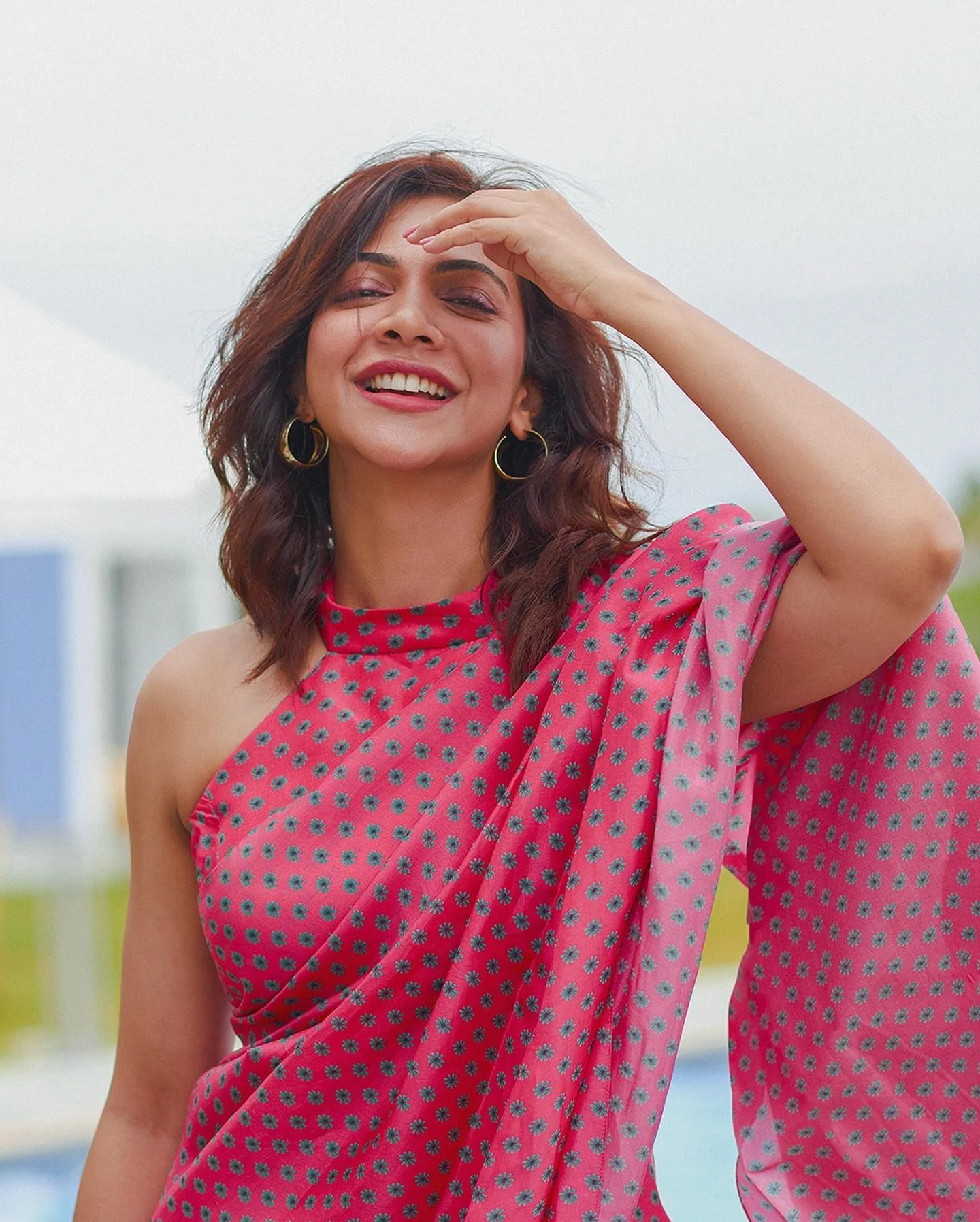 Smiling Madonna Sebastian Traditional look in Pink Saree