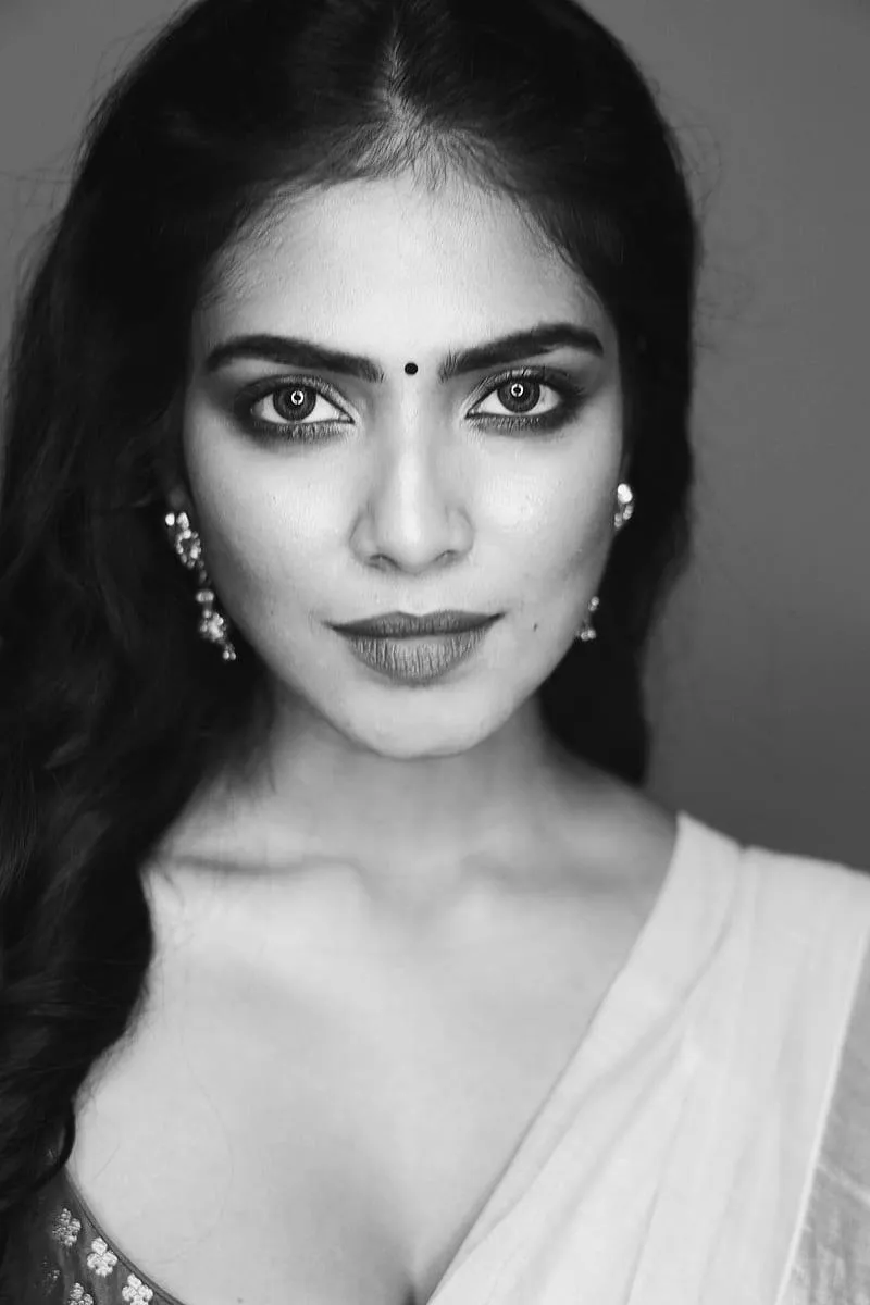 Attractive Image of Malavika Mohanan Black and White Look