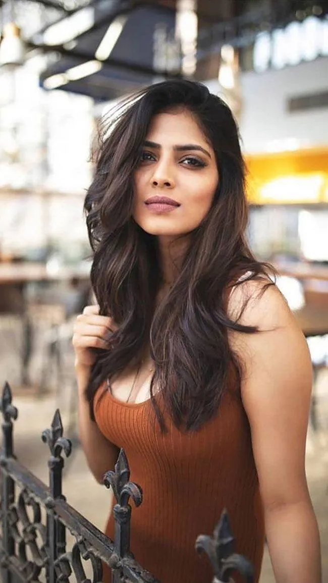 Attractive Malavika Mohanan in Modern Chic Glam Outfit Image