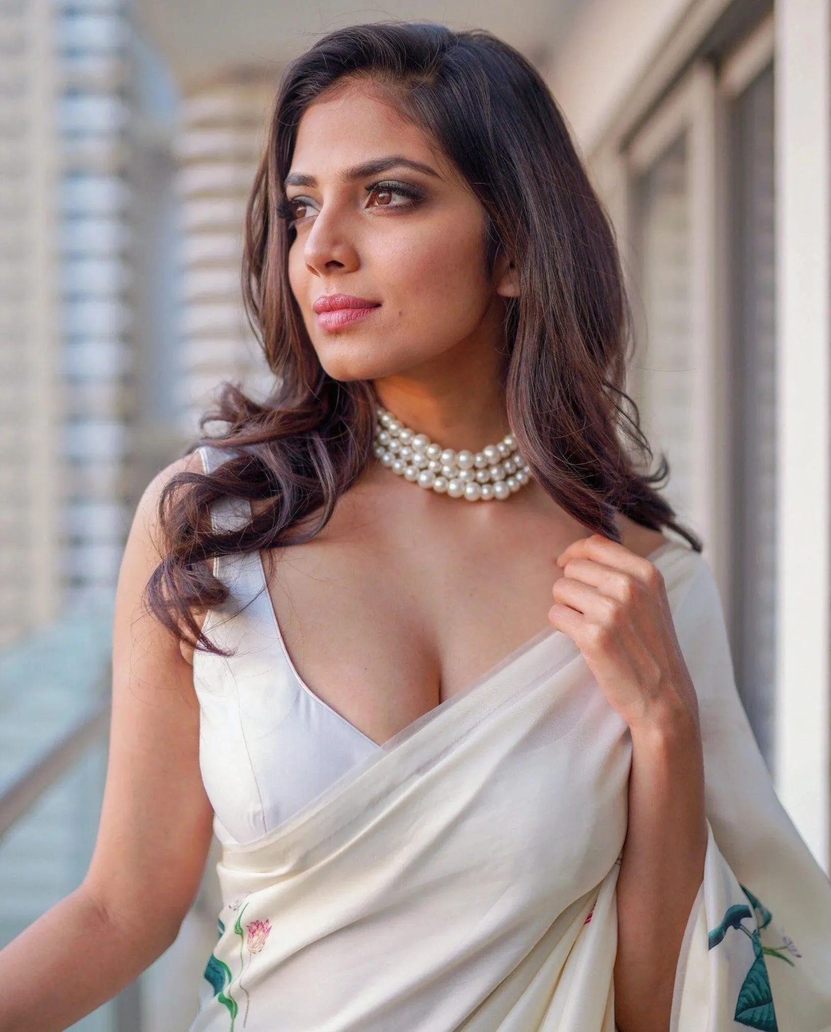 Attractive Malavika Mohanan in White Saree Graceful Image