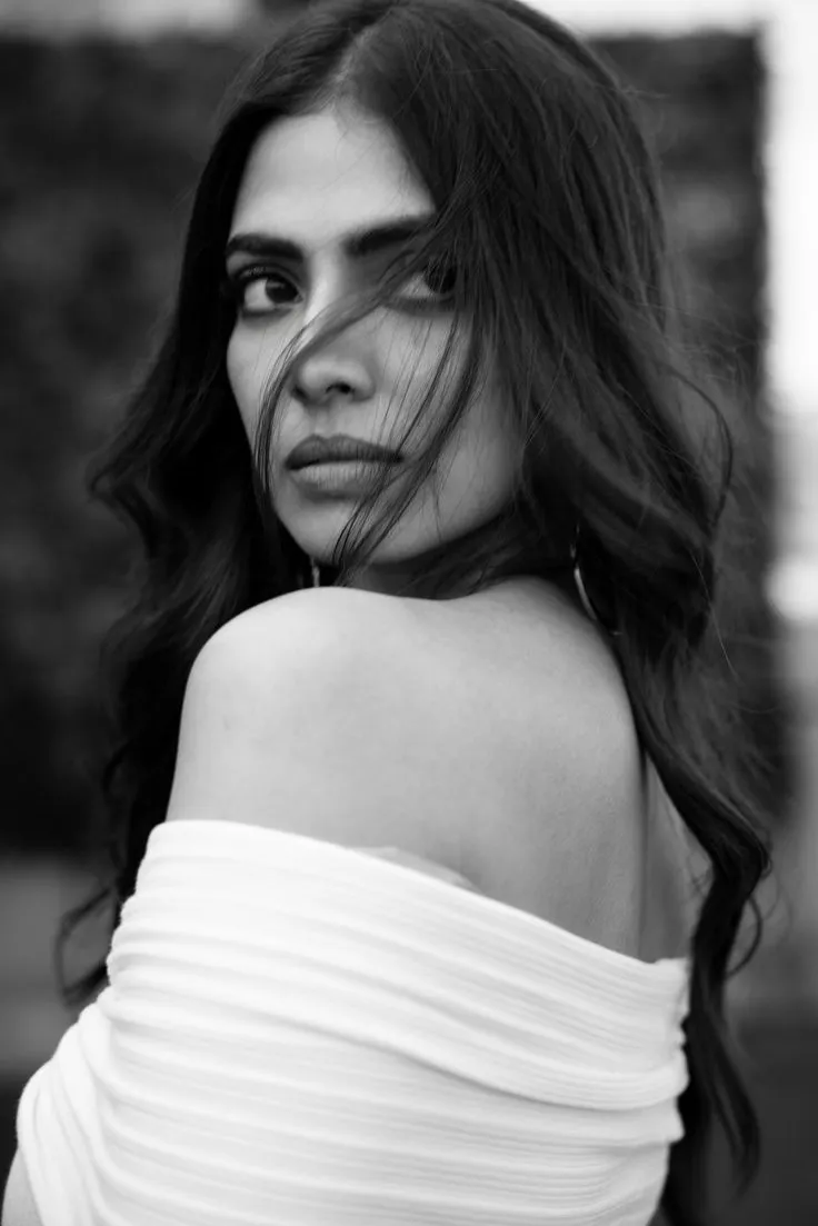 Attractive Wallpaper of Malavika Mohanan Grayscale Pose