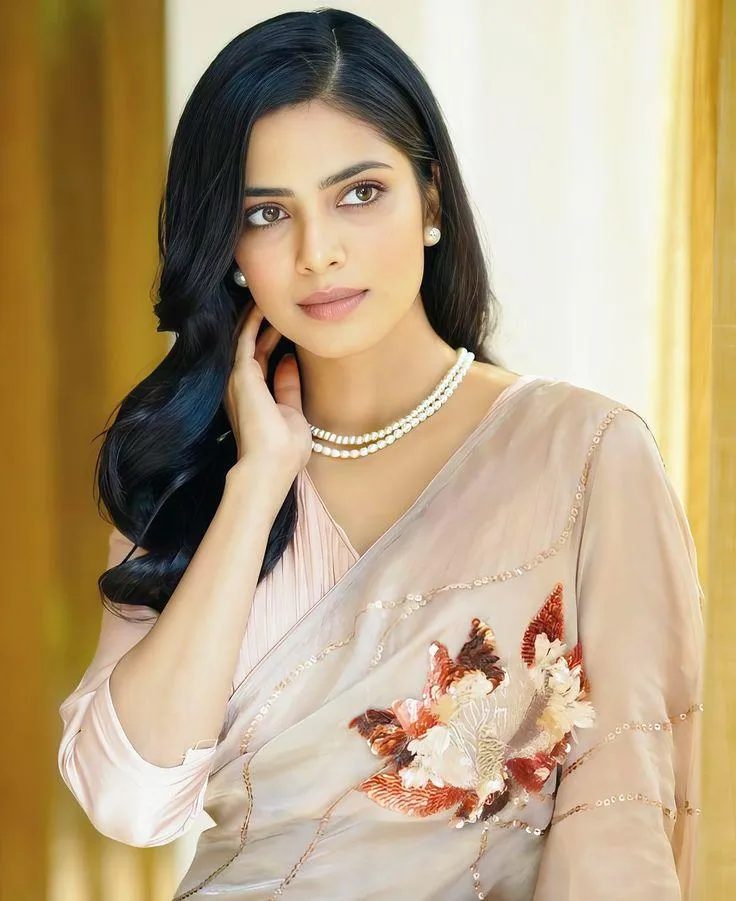 Beautiful Image of Malavika Mohanan Chic Pose in White Kurta