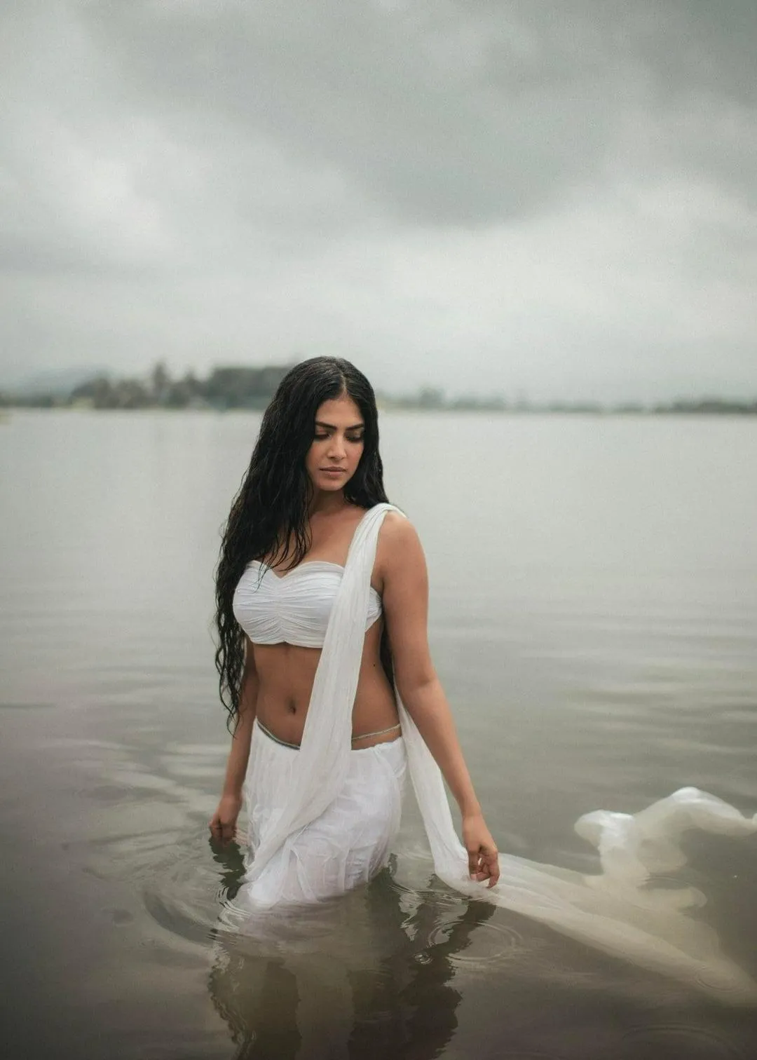 Beautiful Malavika Mohanan in White Saree Beach Free Photos