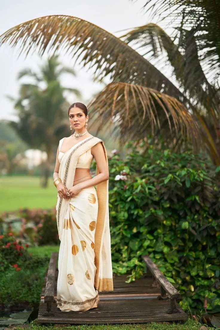 Beautiful Malavika Mohanan Natural Background Photo Shoot