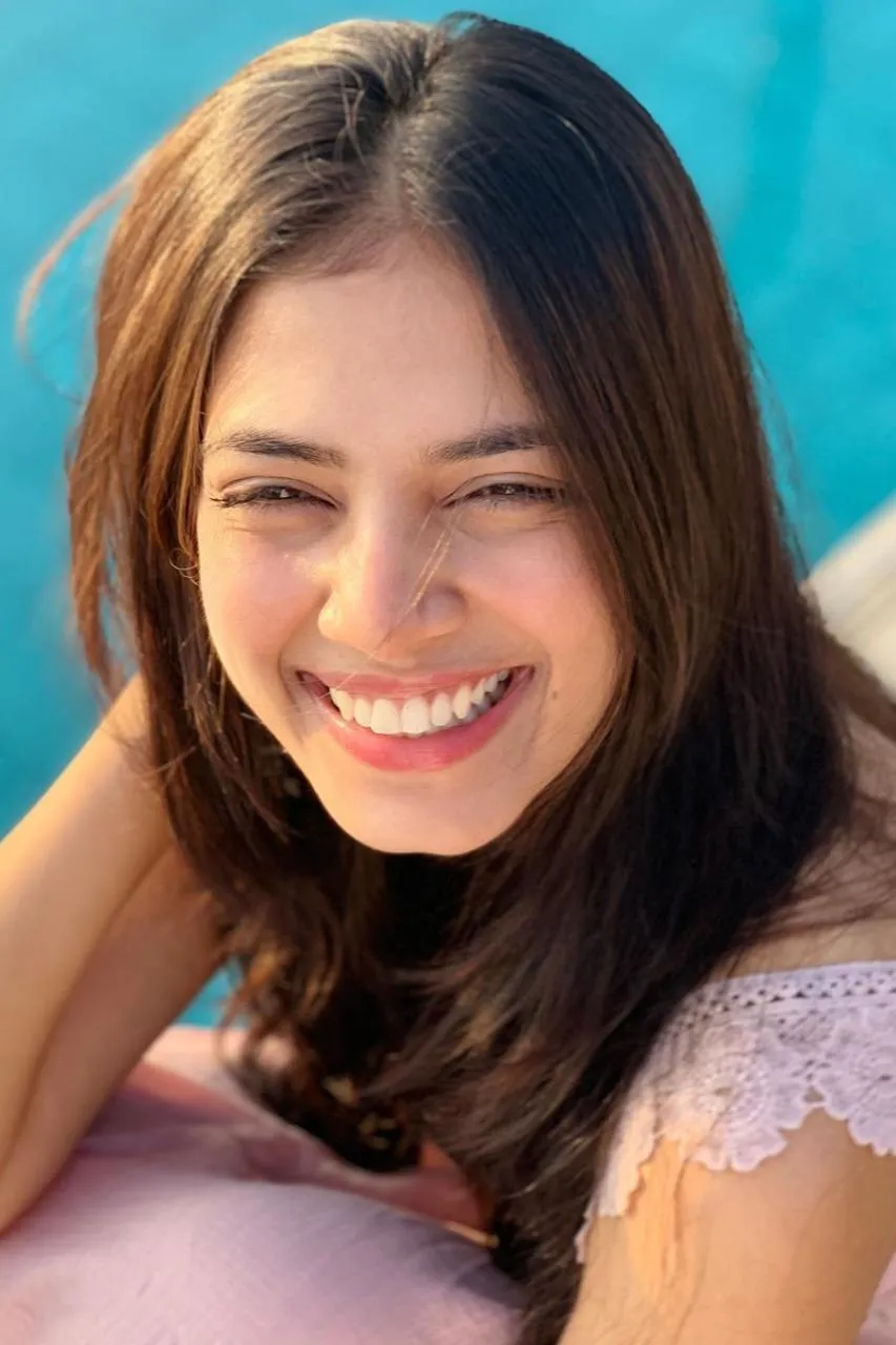 Beautiful Malavika Mohanan Smiling in Pink Under Sun Picture
