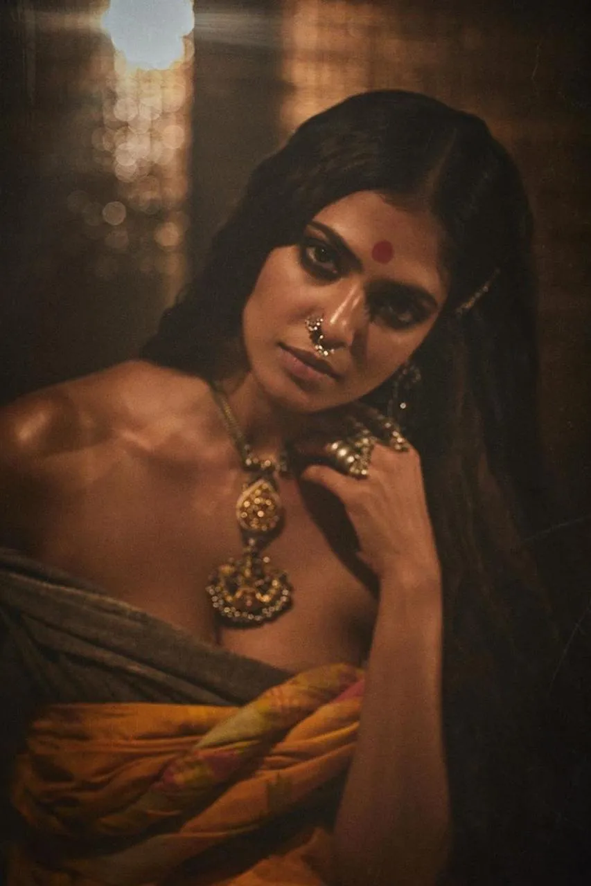 Bold Look of Malavika Mohanan Graceful in Traditional Attire