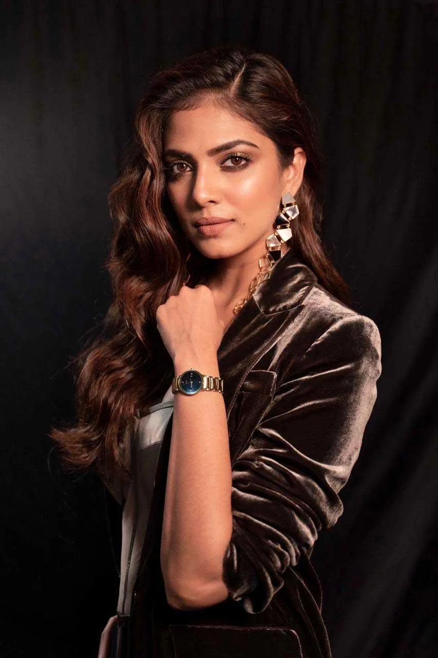 Bold Look of Malavika Mohanan Stylish in Black Modern Dress