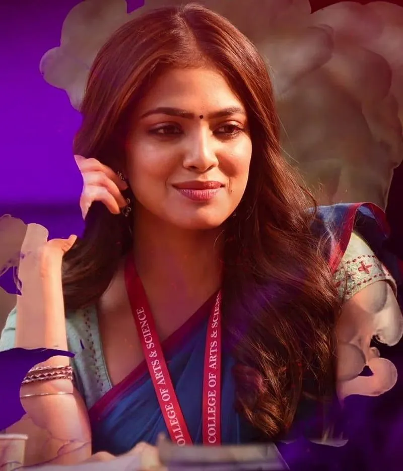 Charming Malavika Mohanan Gorgeous Traditional Dress Look