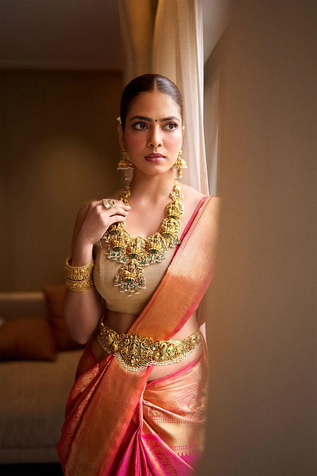 Charming Malavika Mohanan Gorgeous Traditional Saree Style