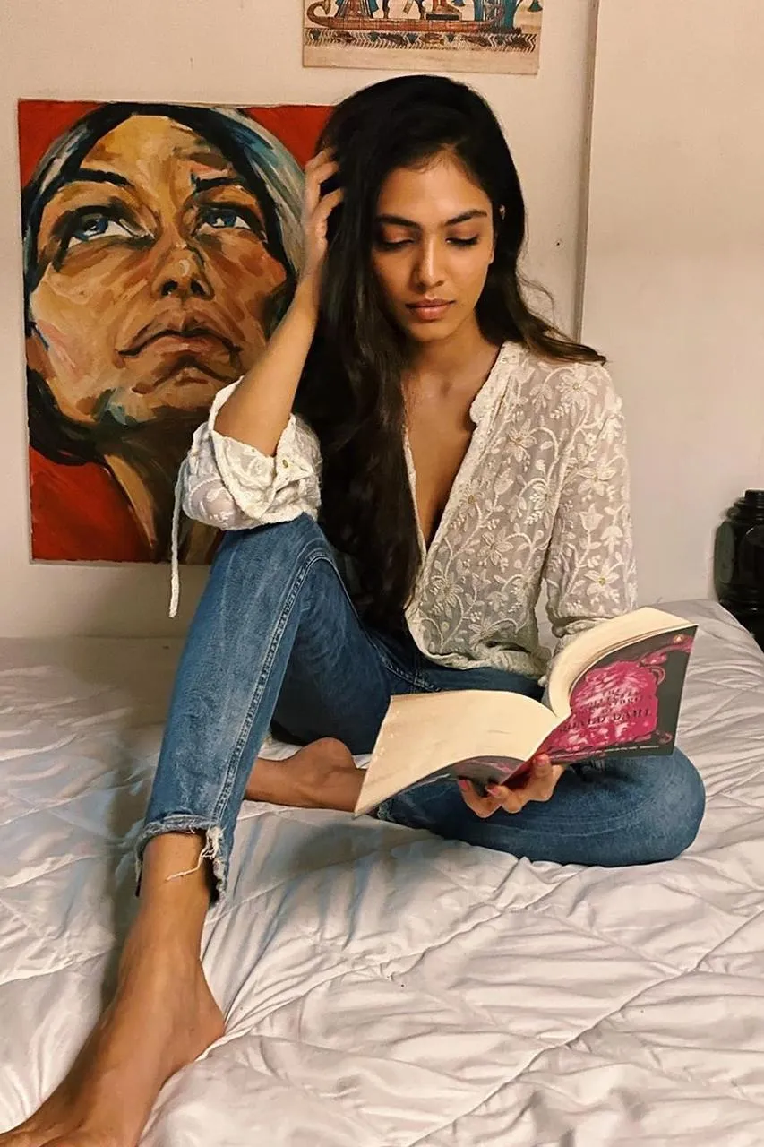 Charming Malavika Mohanan in Casual Chic Indoor Outfit Image
