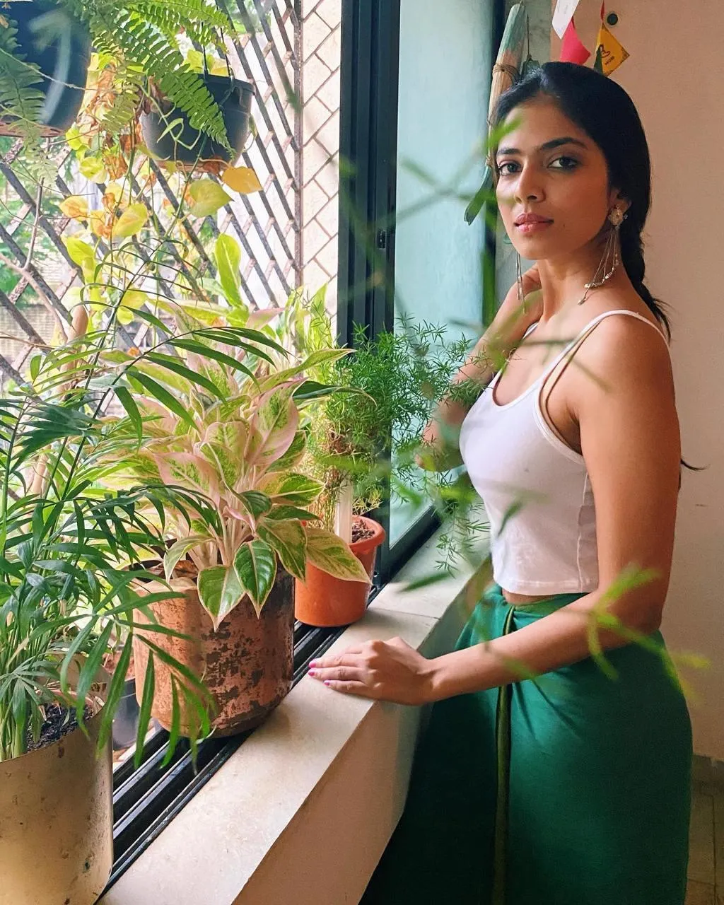 Charming Malavika Mohanan in Green Saree Balcony Pose