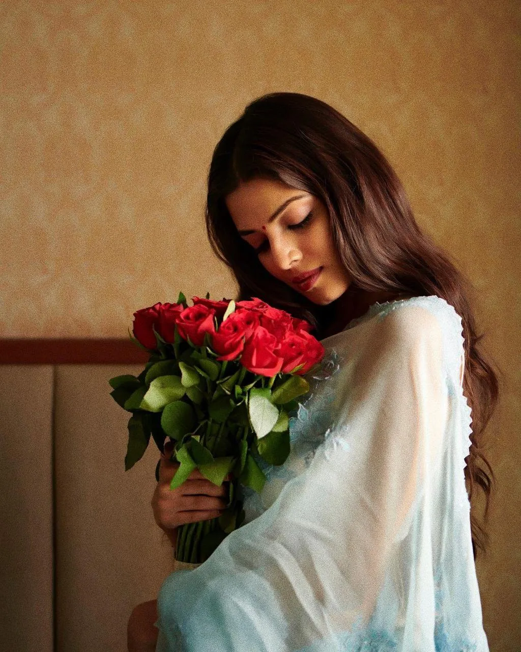Charming Malavika Mohanan in Saree Holding Bouquet Roses