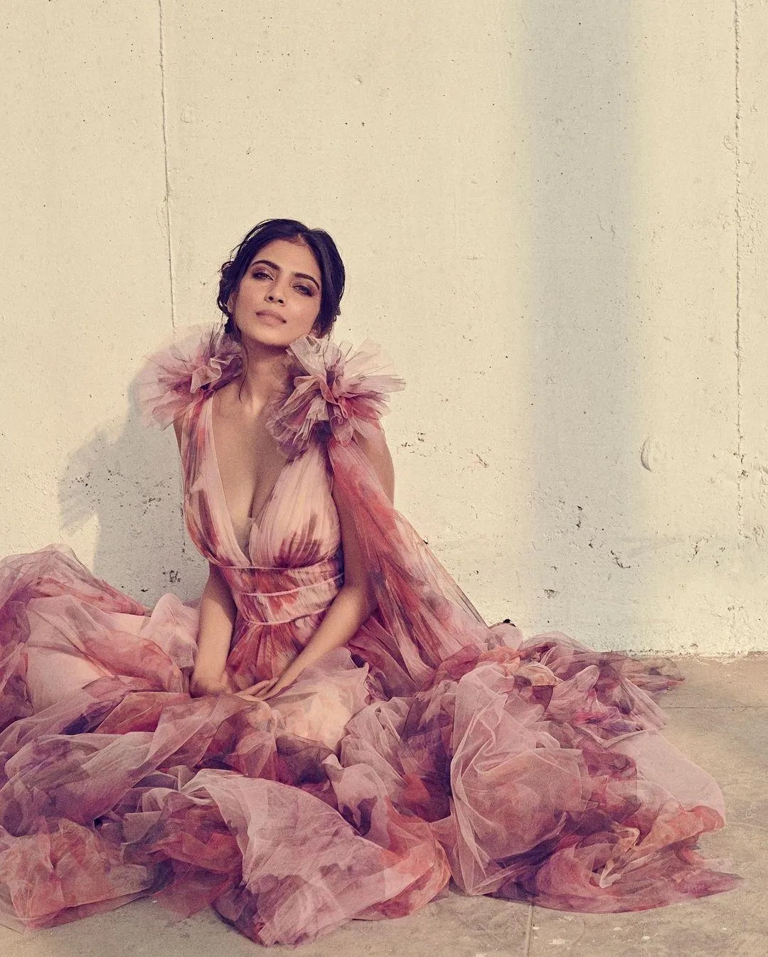 Glamour Pic of Malavika Mohanan in Pink Designer Wear Image