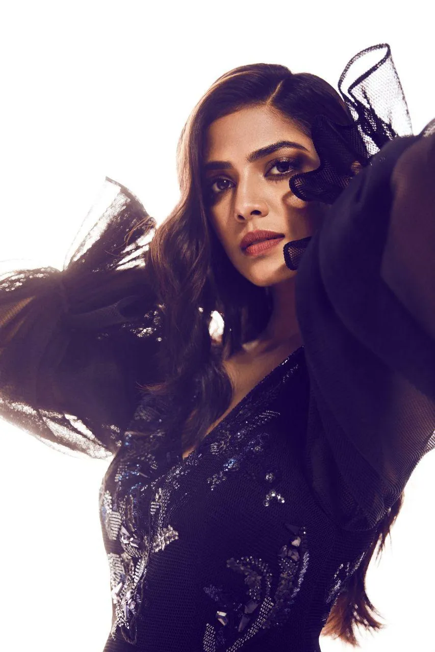 Gorgeous Malavika Mohanan in Black Outfit Dramatic Pose