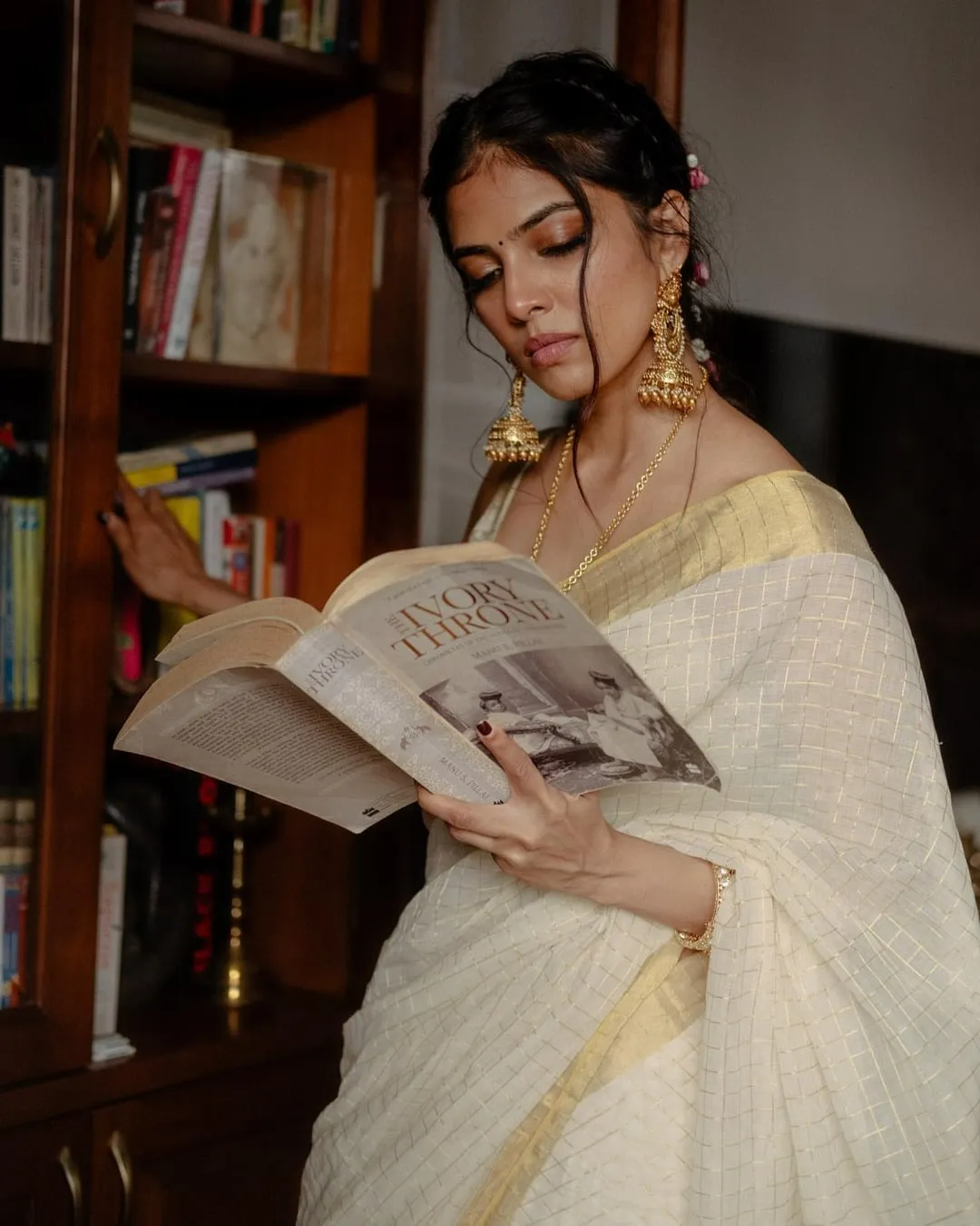 Gorgeous Malavika Mohanan in Classic White Saree Elegance