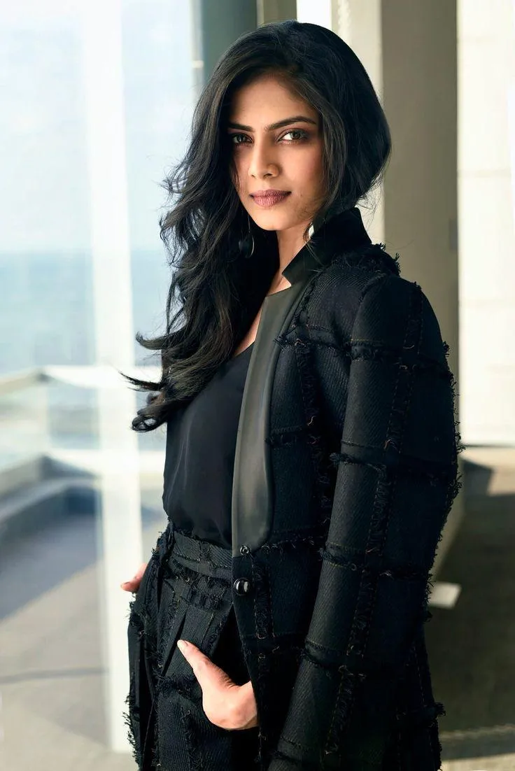 Gorgeous Malavika Mohanan in Elegant Black Formal Wear Photo