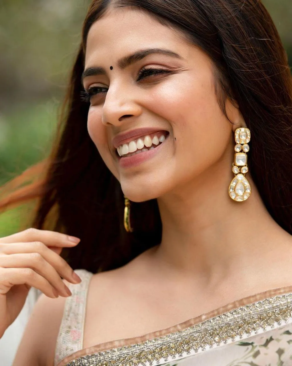 Gorgeous Malavika Mohanan in Green Saree Smiling Closeup