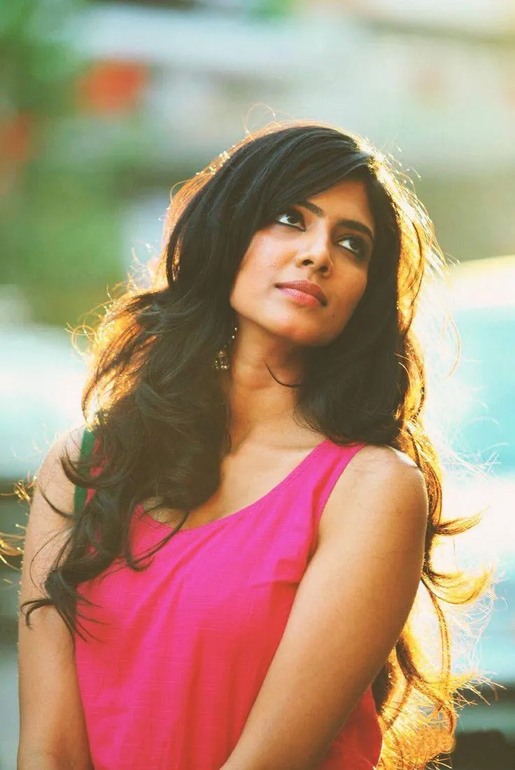 Gorgeous Malavika Mohanan in Pink Casual Modern Outfit Image