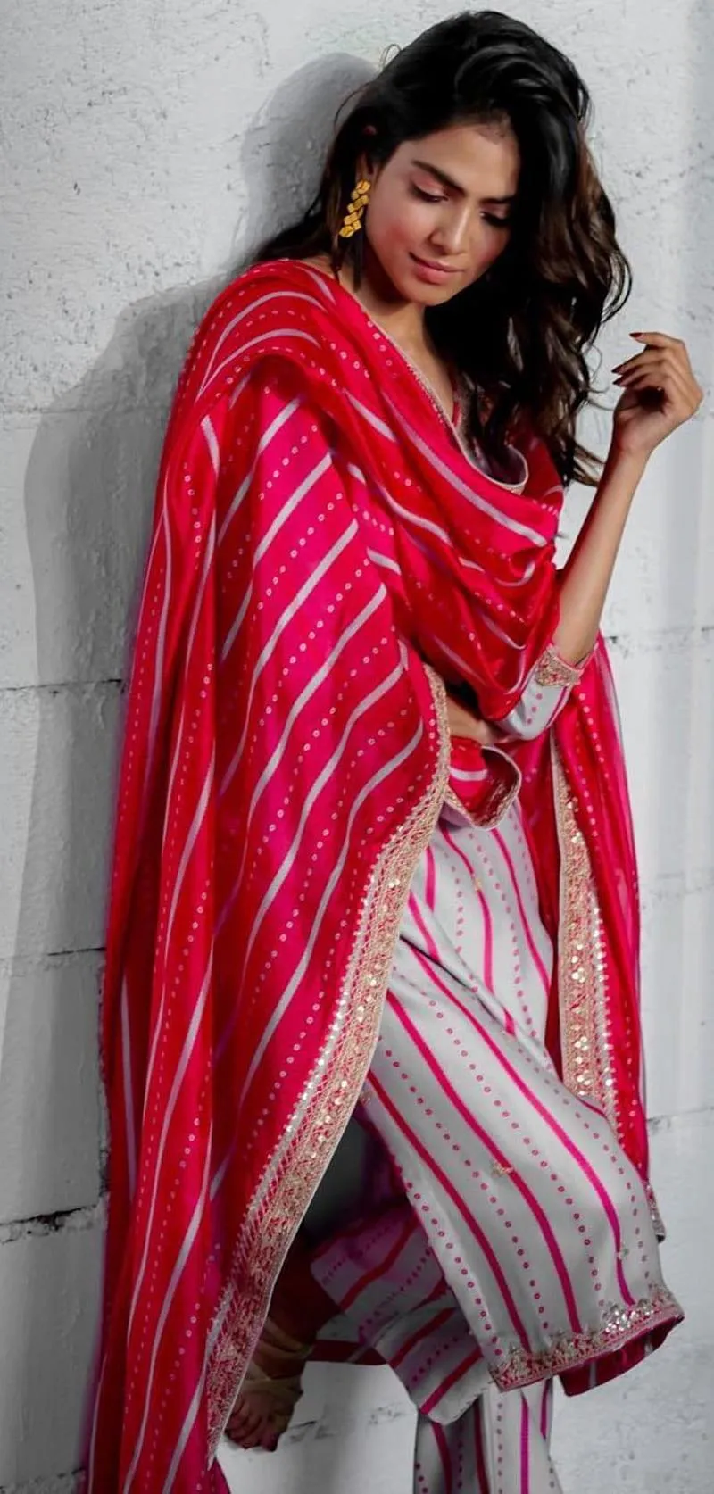 Gorgeous Malavika Mohanan Stunning Red Saree Look Photos
