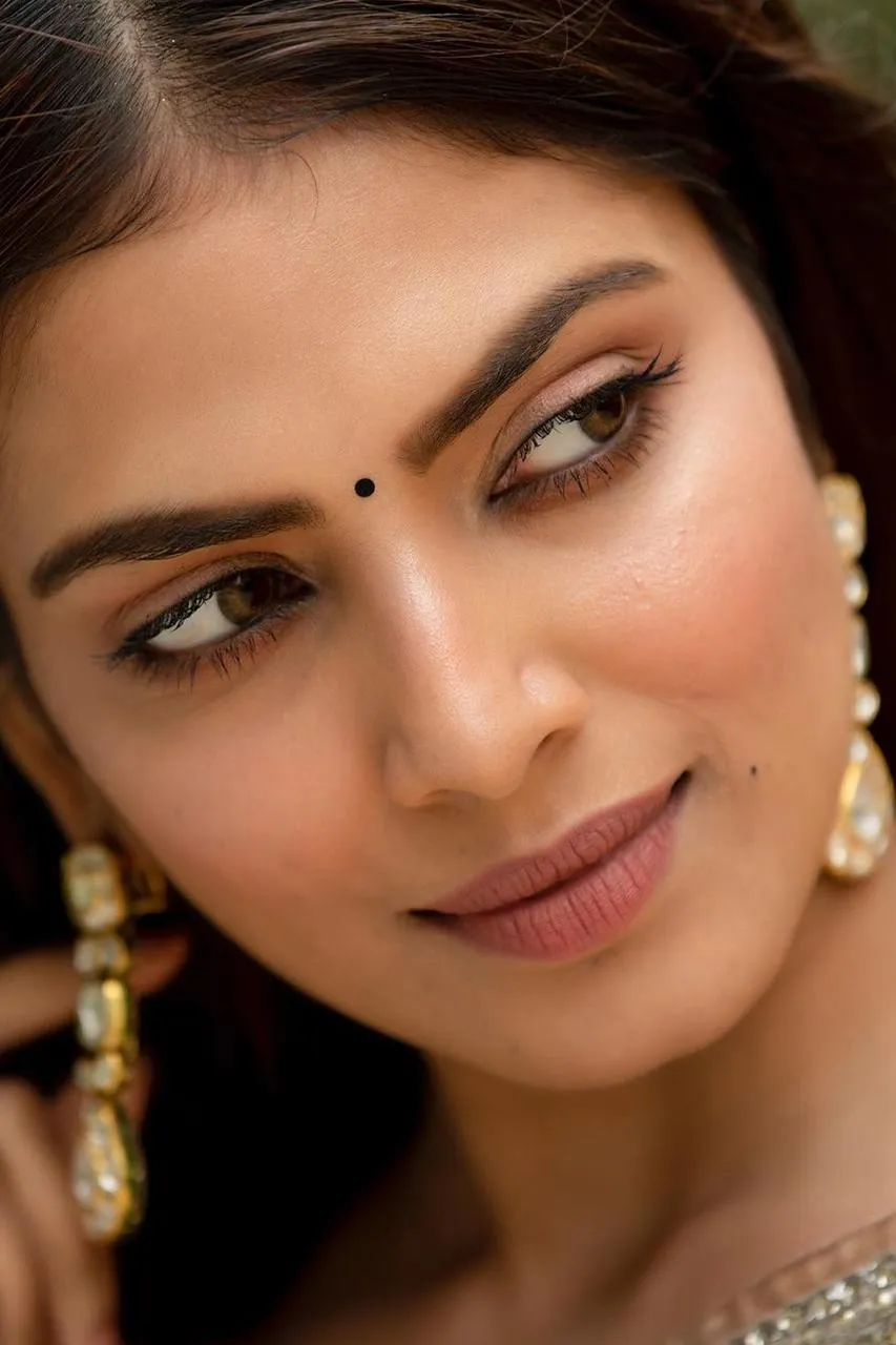 Gorgeous Picture of Malavika Mohanan Close Up Portrait Image