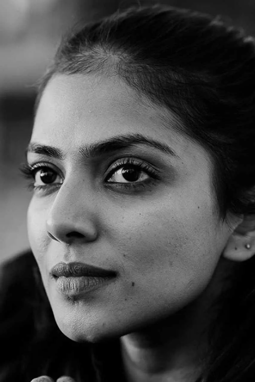 Hot Image of Malavika Mohanan Stylish in Dark Outfit Picture