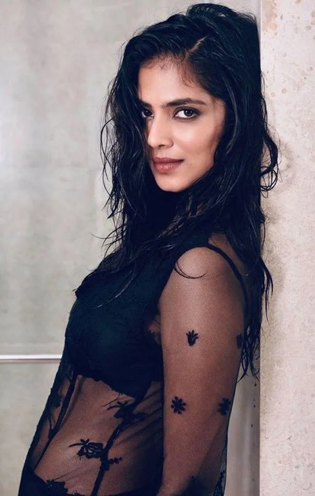 Hot Malavika Mohanan Gorgeous Stunning Black Dress Look