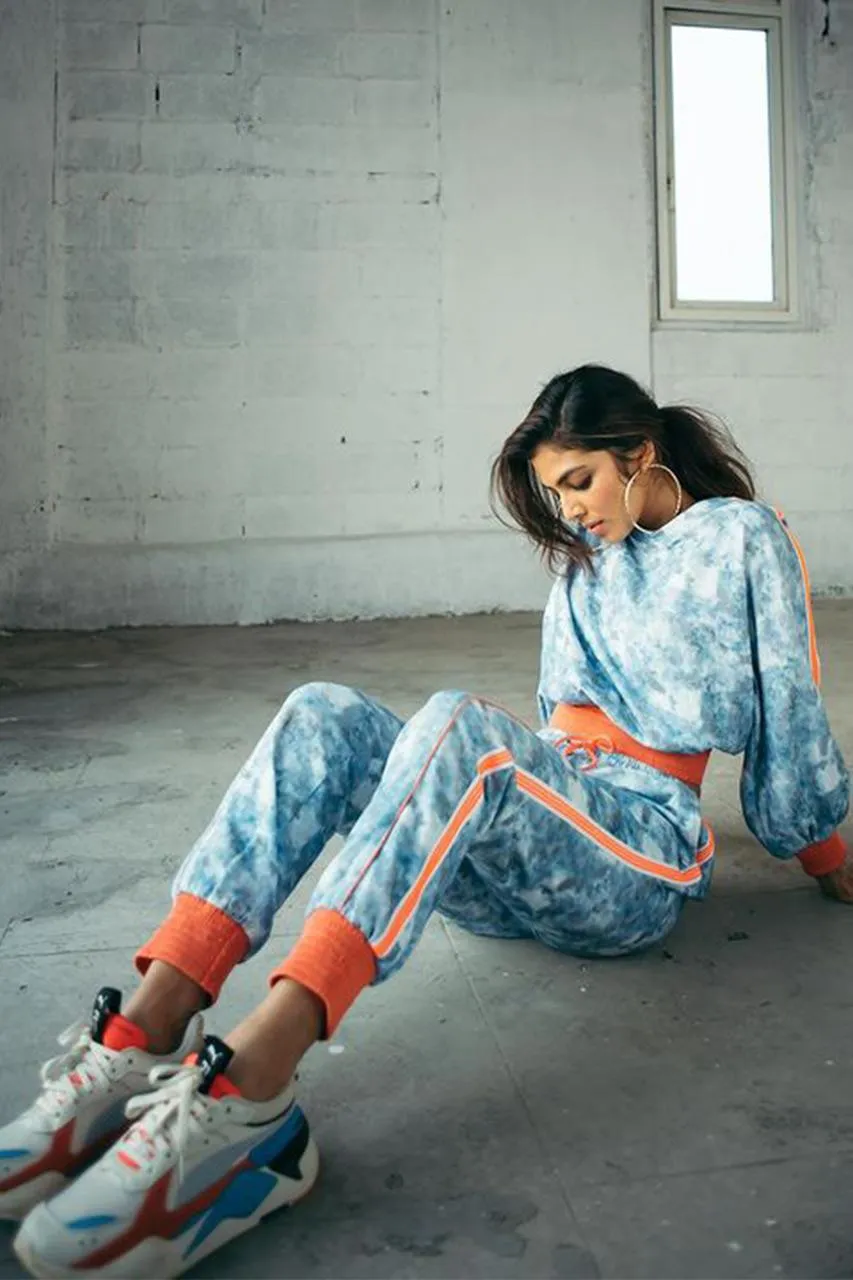 Hot Malavika Mohanan in Denim Jeans Casual Chic Look Picture