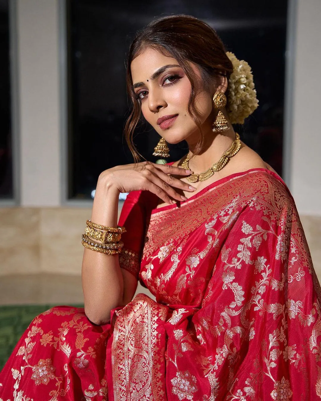 Hot Malavika Mohanan in Floral Red Saree Sitting Gracefully