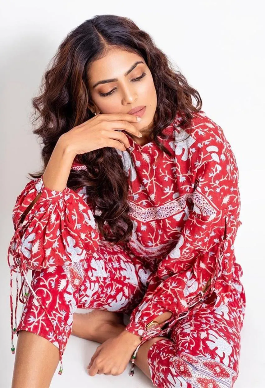 Hot Malavika Mohanan Wearing Floral Print Dress Pose Picture