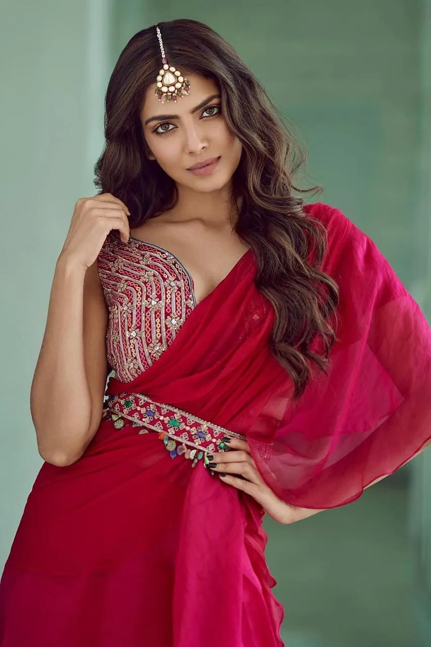 Hot Post of Malavika Mohanan Stunning Red Outfit Style Image