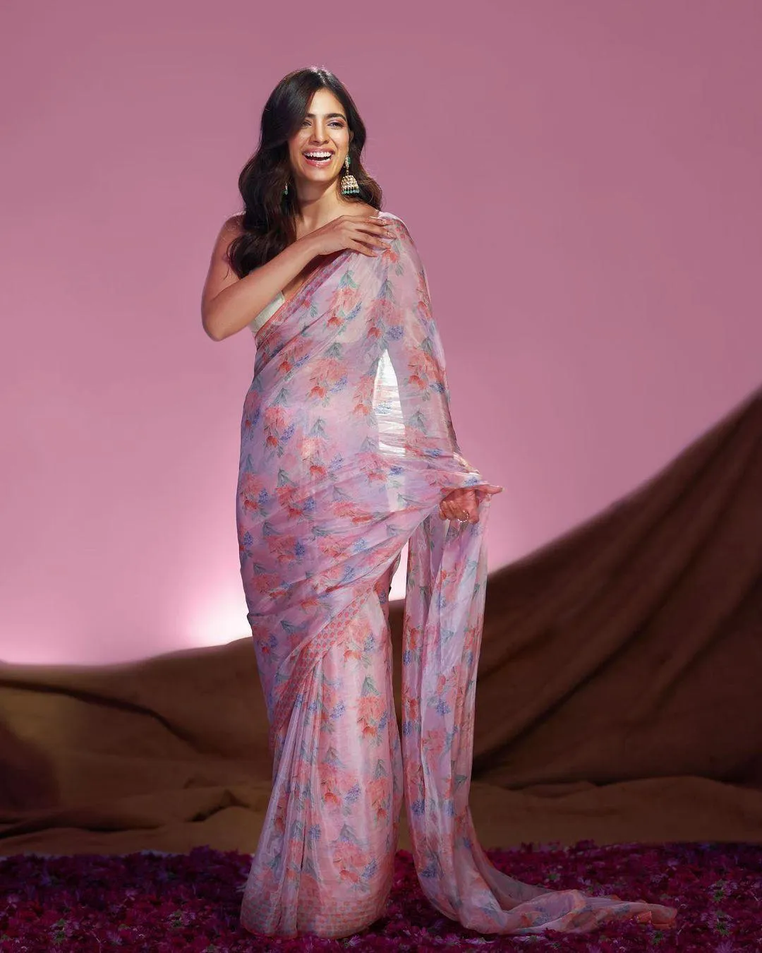 Malavika Mohanan Beautiful in Light Pink Traditional Saree