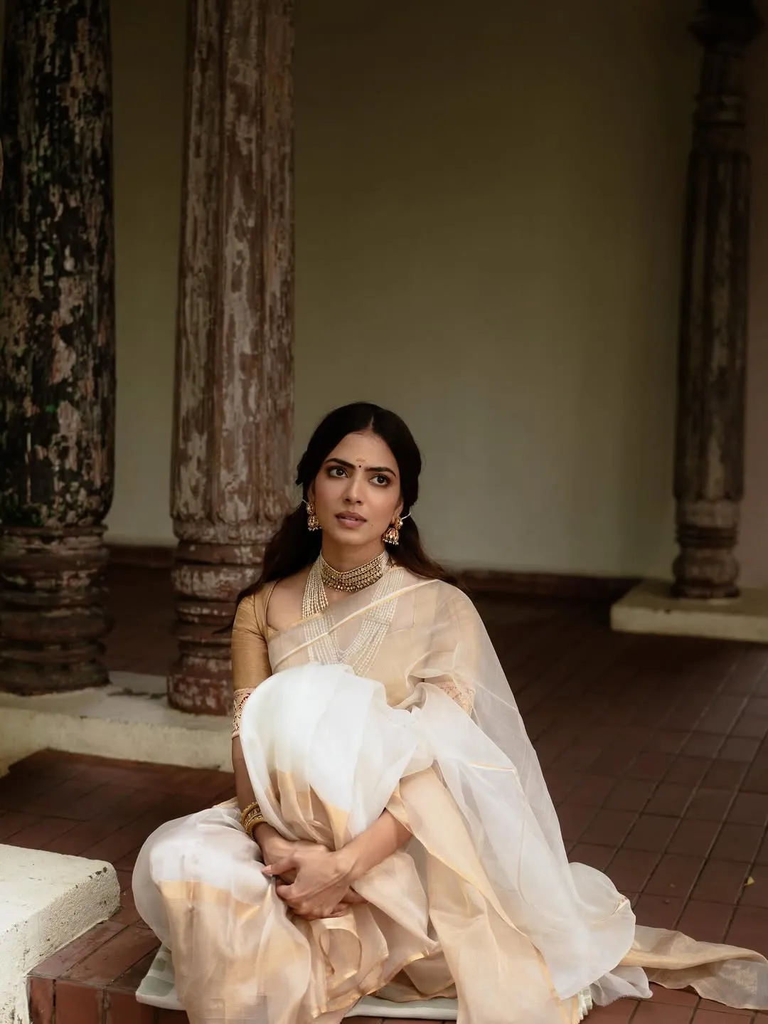 Malavika Mohanan in Sensual Saree Look Indoors Wallpaper