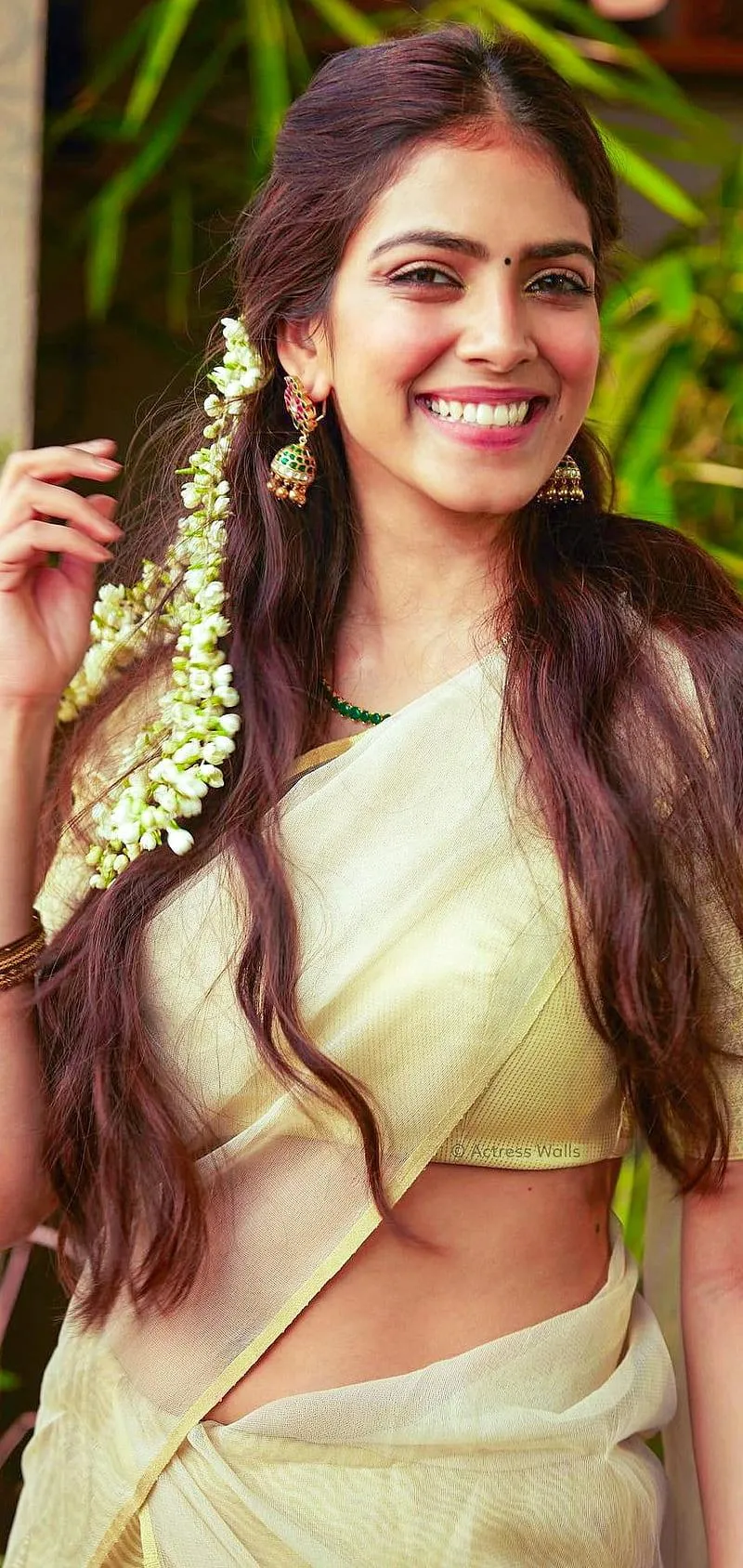 Malavika Mohanan Radiant Look in Traditional White Saree