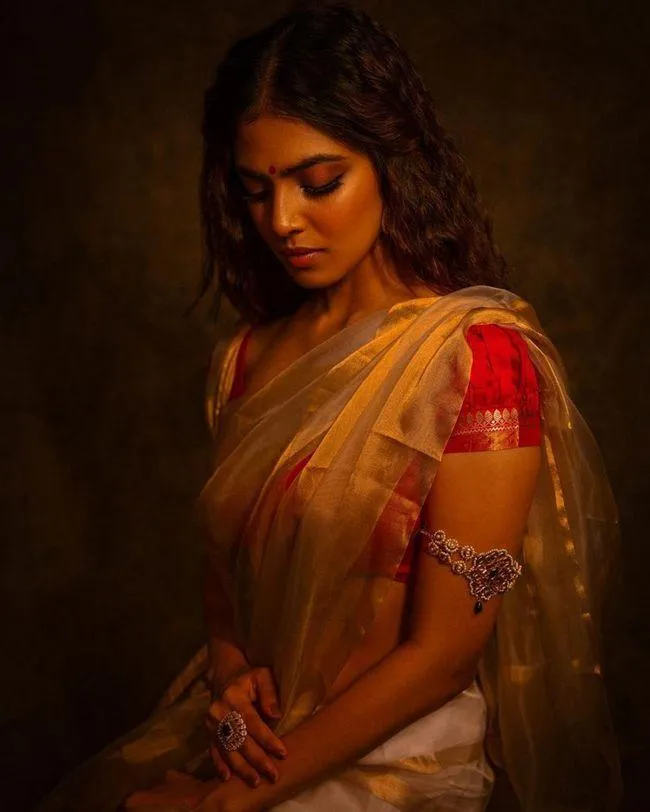 Malavika Mohanan Traditional Saree Look with Cultural Charm