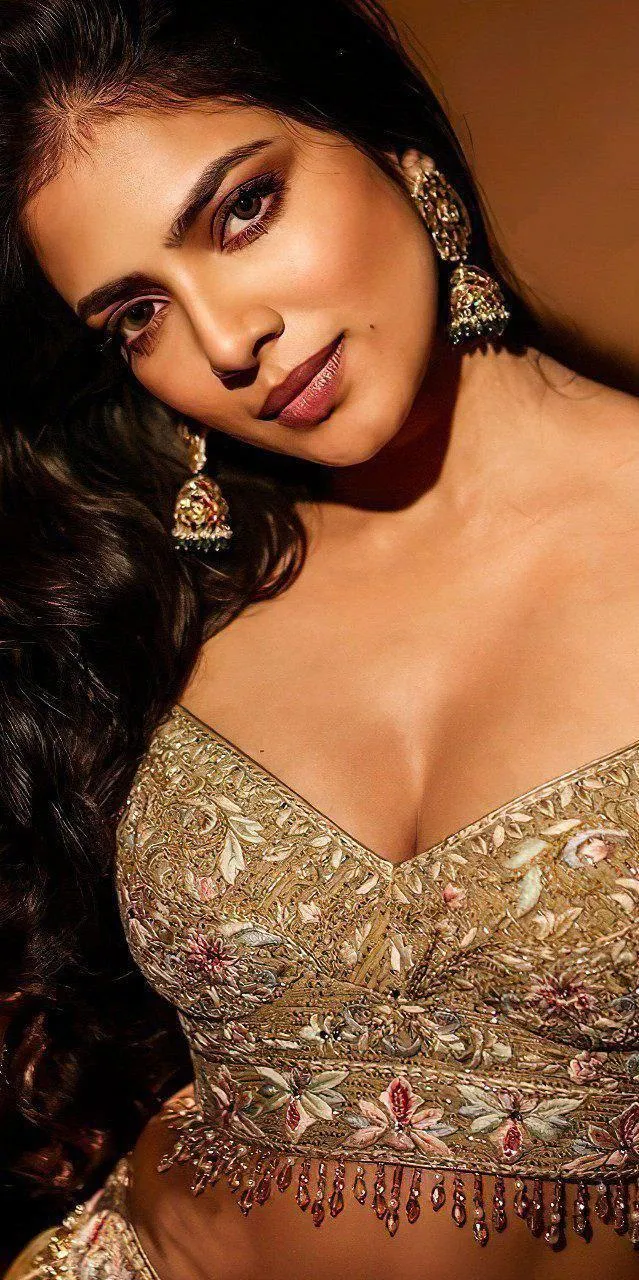 Sensual Malavika Mohanan Dazzling Pose in Golden Outfit