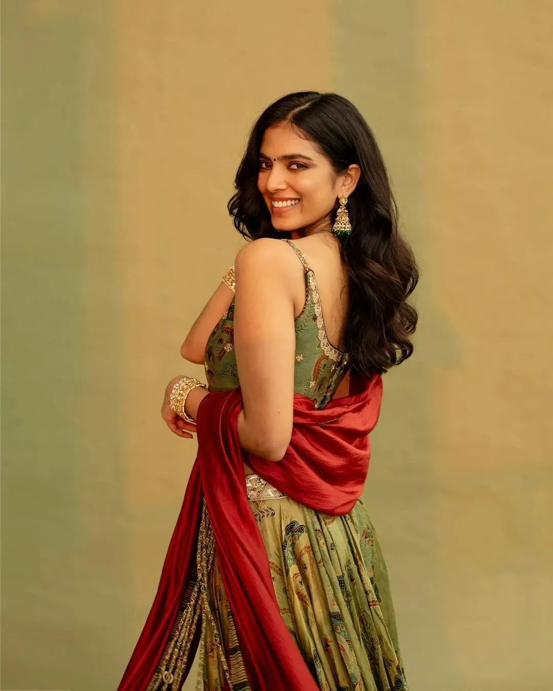 Sensual Malavika Mohanan in Red and Green Ethnic Outfit