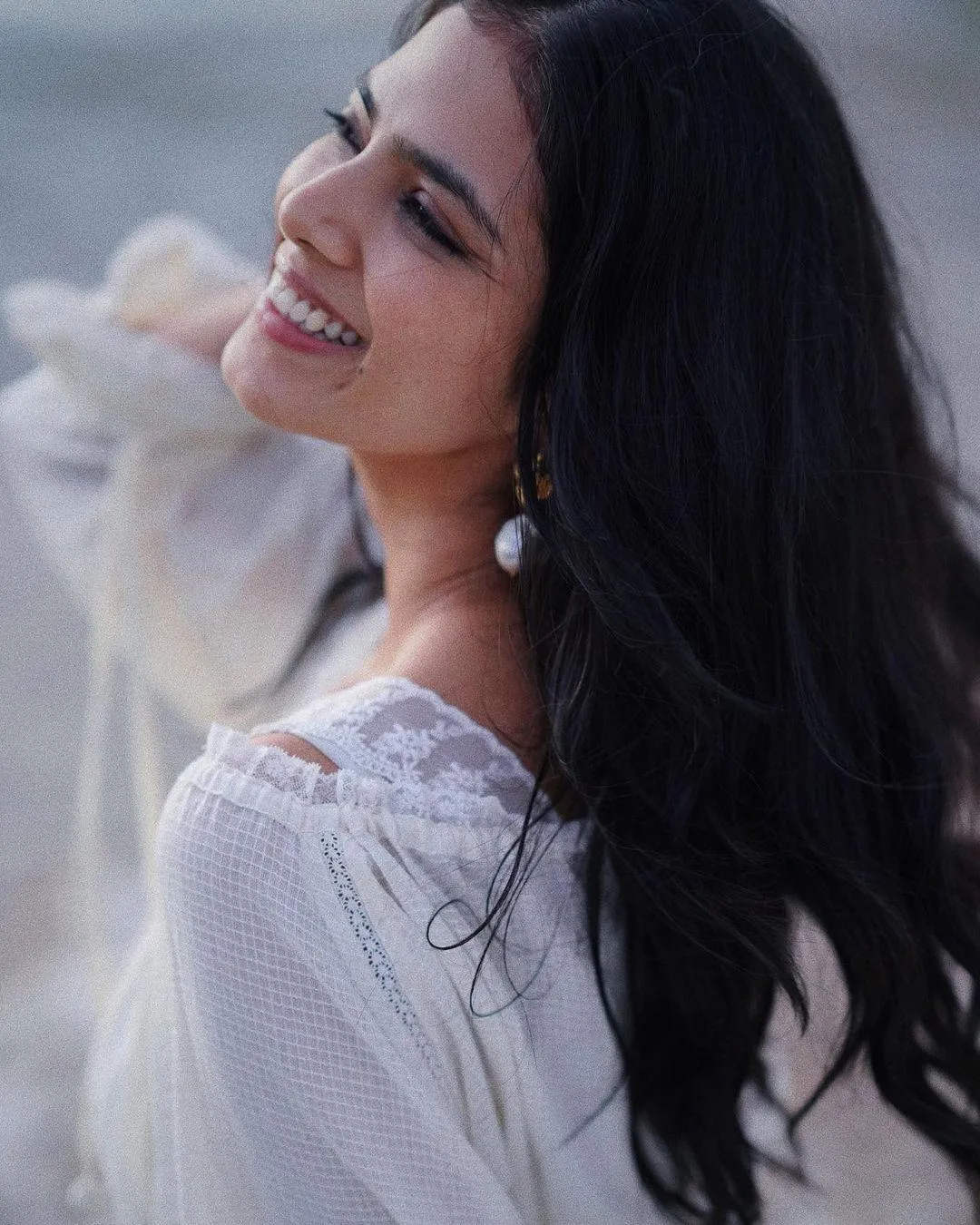 Soft Light White Dress Worn by Malavika Mohanan Wallpaper
