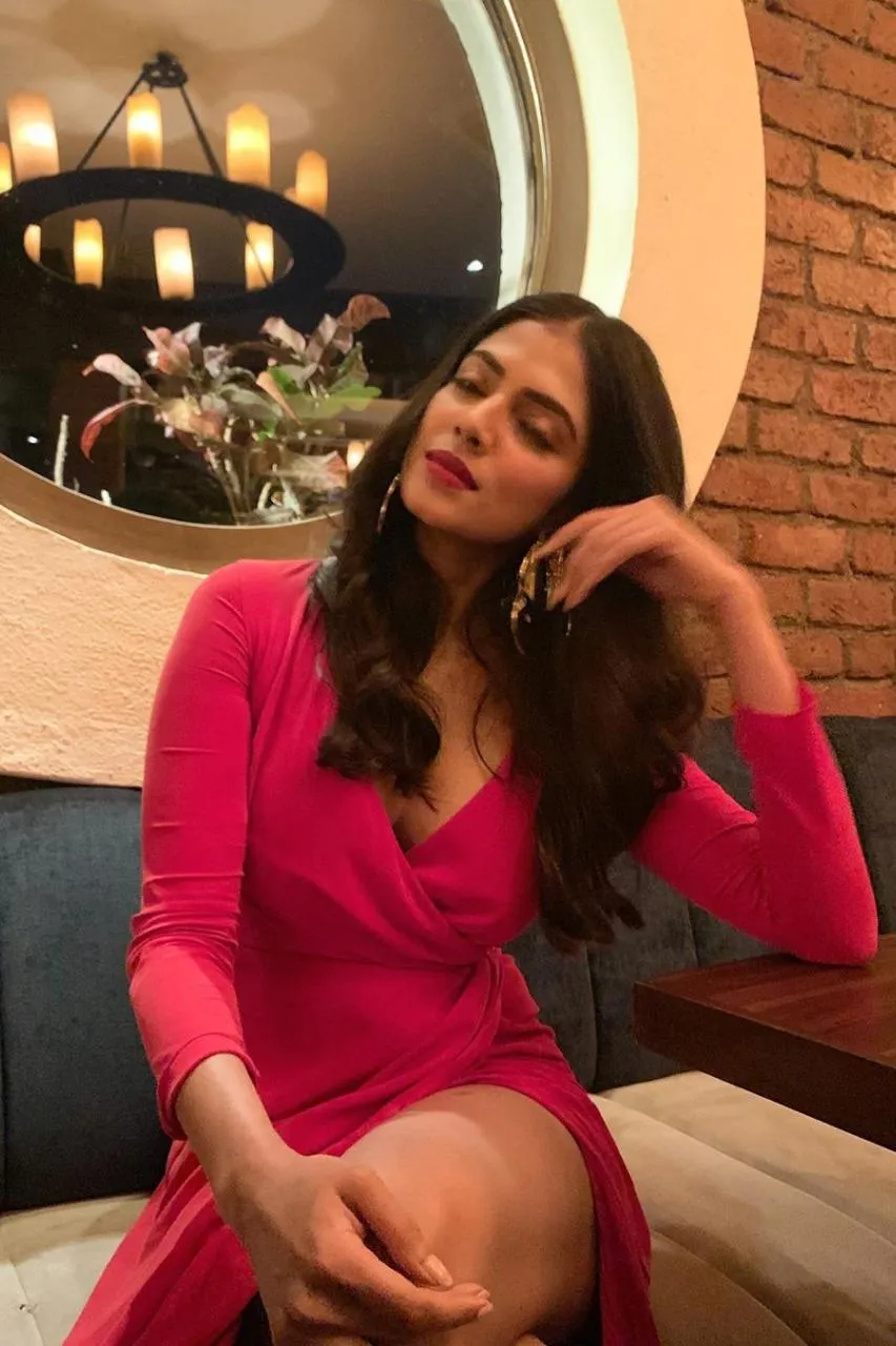 Stunning Look of Malavika Mohanan in Red Traditional Wear
