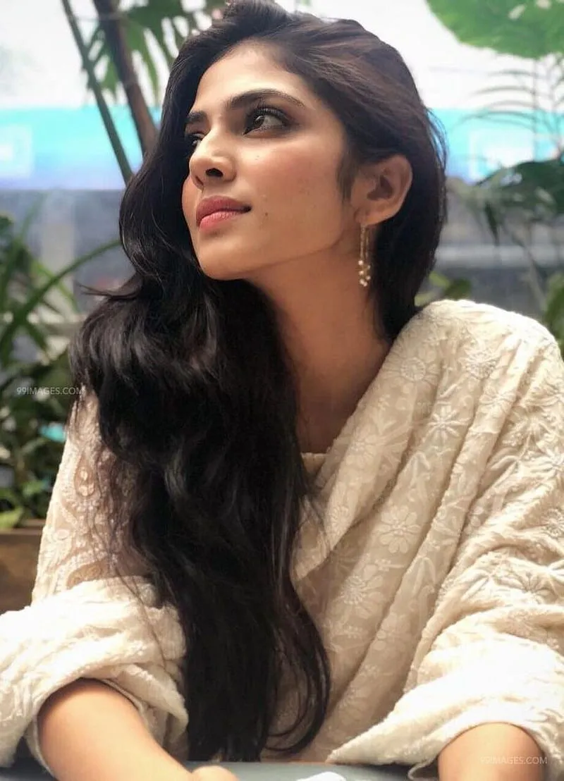 Stunning Malavika Mohanan Relaxed Casual Look Portrait Image