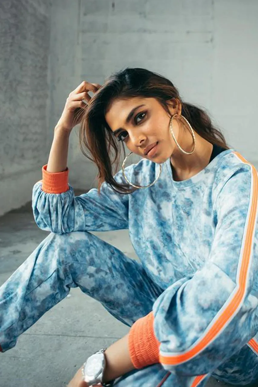 Sultry Malavika Mohanan Beautiful Hot Casual Look Pose Image