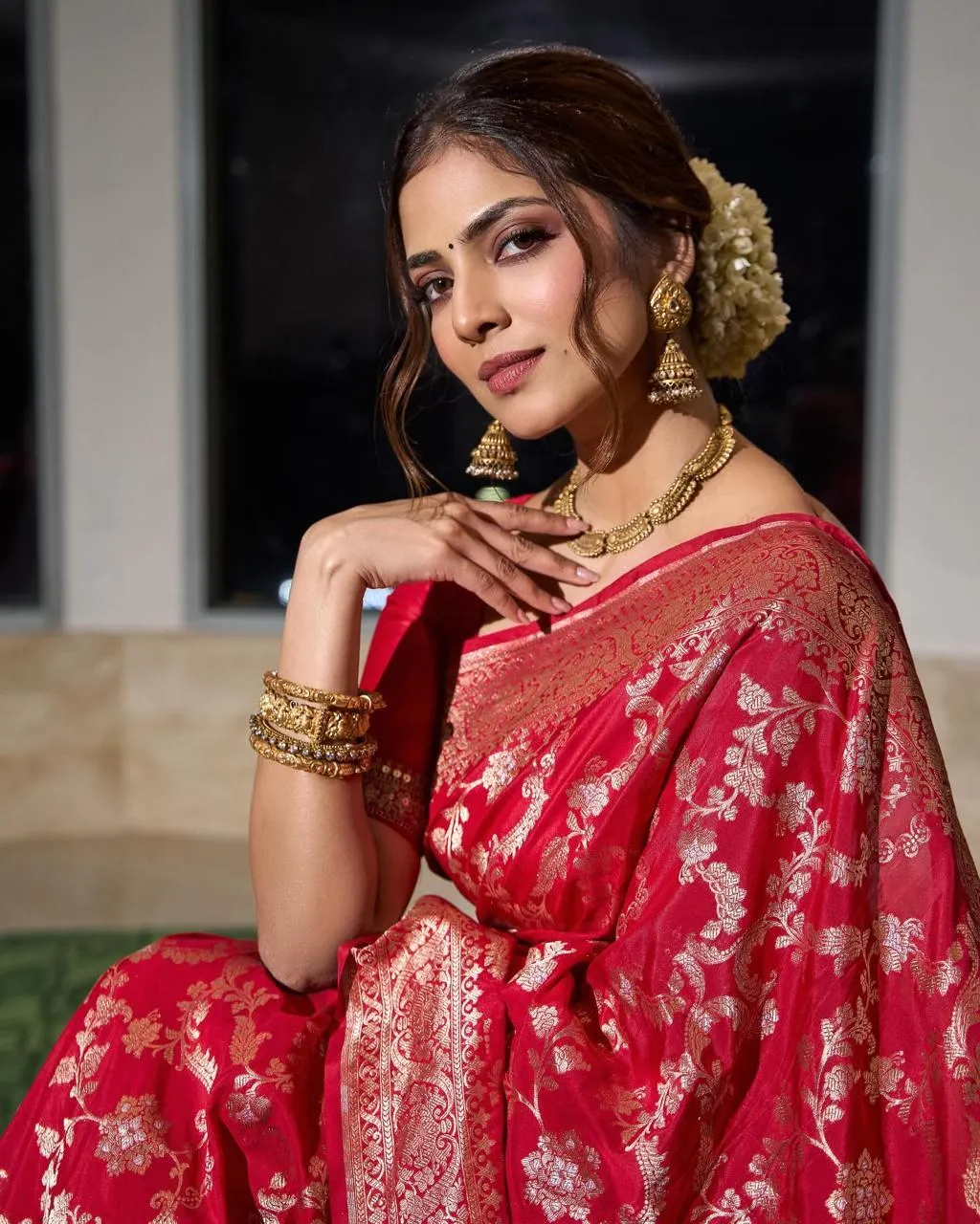 Sultry Malavika Mohanan Dazzling Look in Red Ethnic Wear