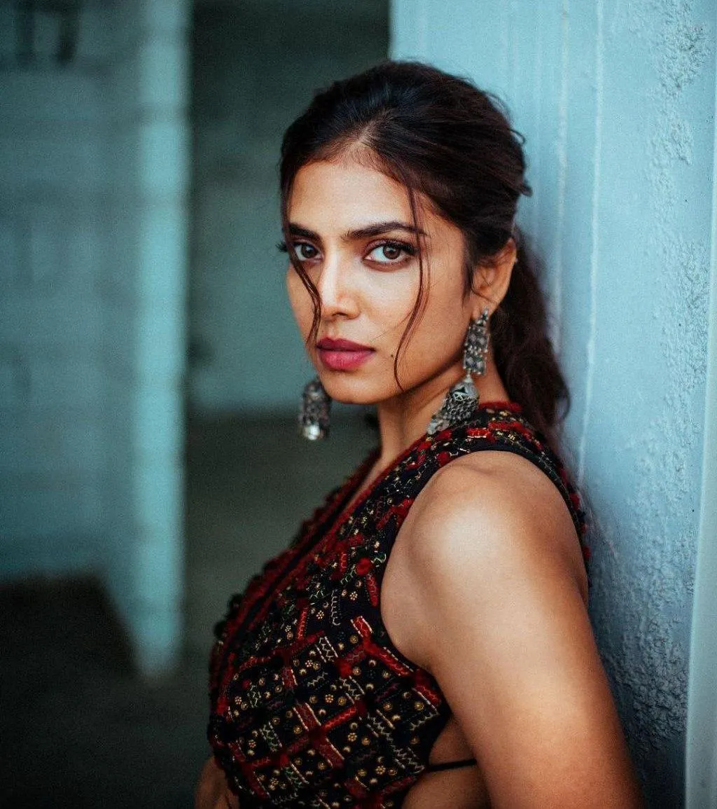 Sultry Malavika Mohanan in Dark Sleeveless Blouse Bold Look