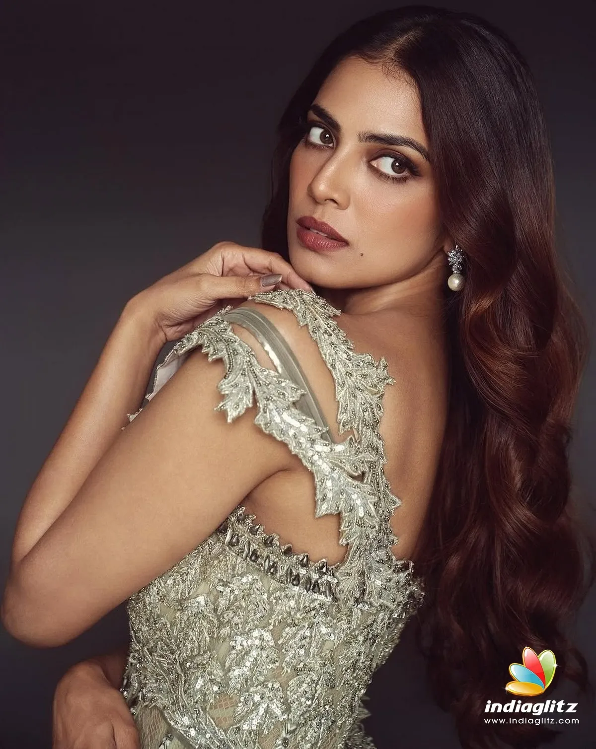 Sultry Malavika Mohanan in Saree Close Up Look Grace Image