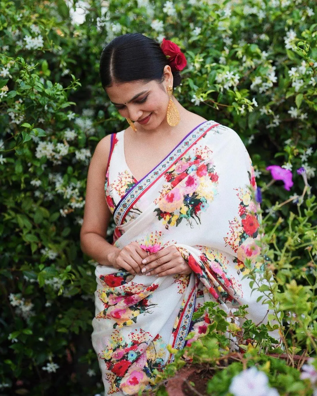 Sultry Malavika Mohanan in White Saree with Floral Design