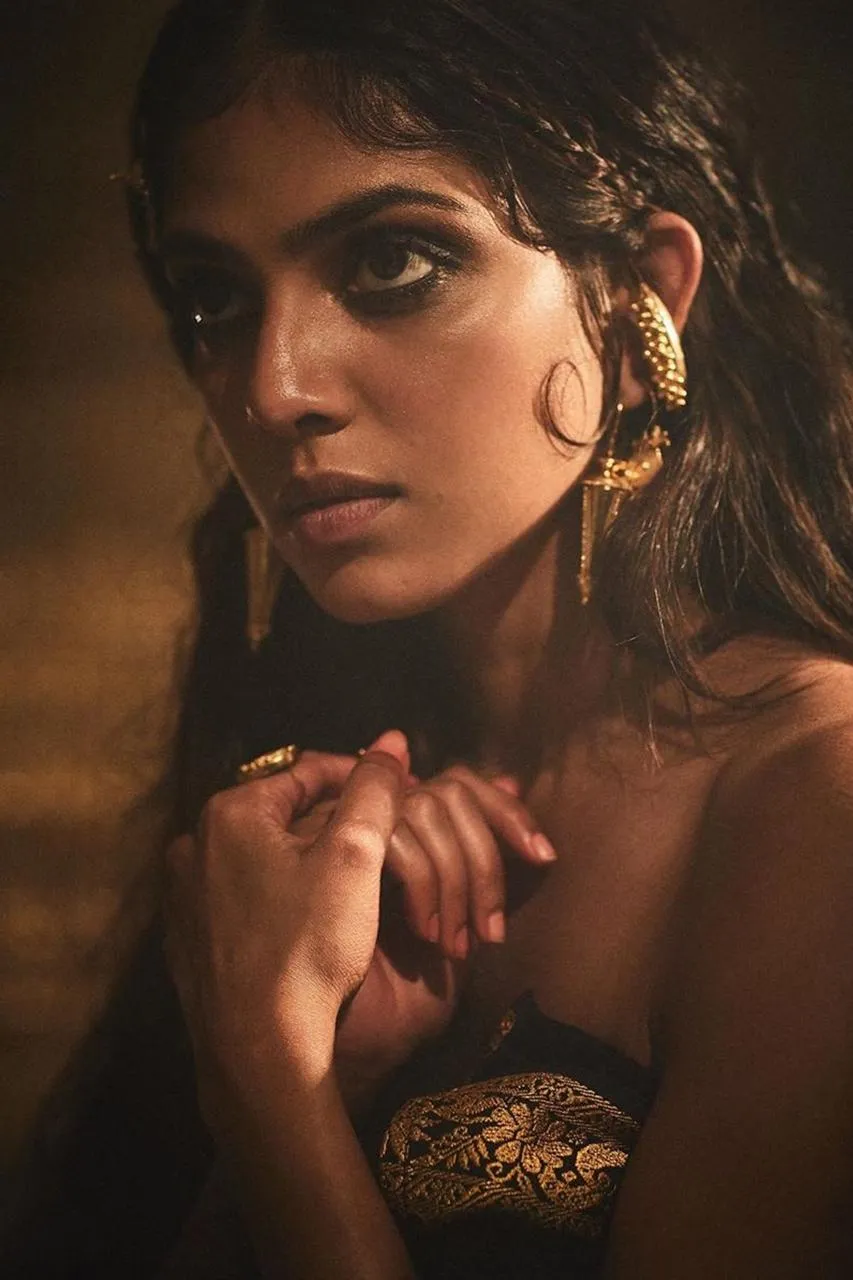 Tempting Malavika Mohanan Beautiful Soft Light Portrait