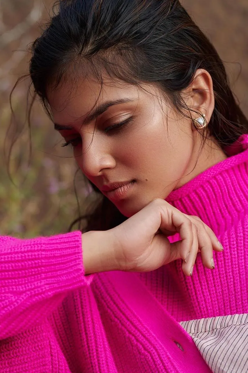 Tempting Malavika Mohanan Posing in Lovely Pink Attire Style