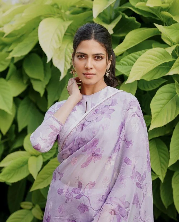 Traditional Lavender Saree Elegance Worn by Malavika Mohanan