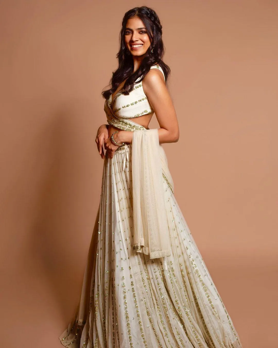 Traditional Look of Malavika Mohanan in Golden Saree Picture