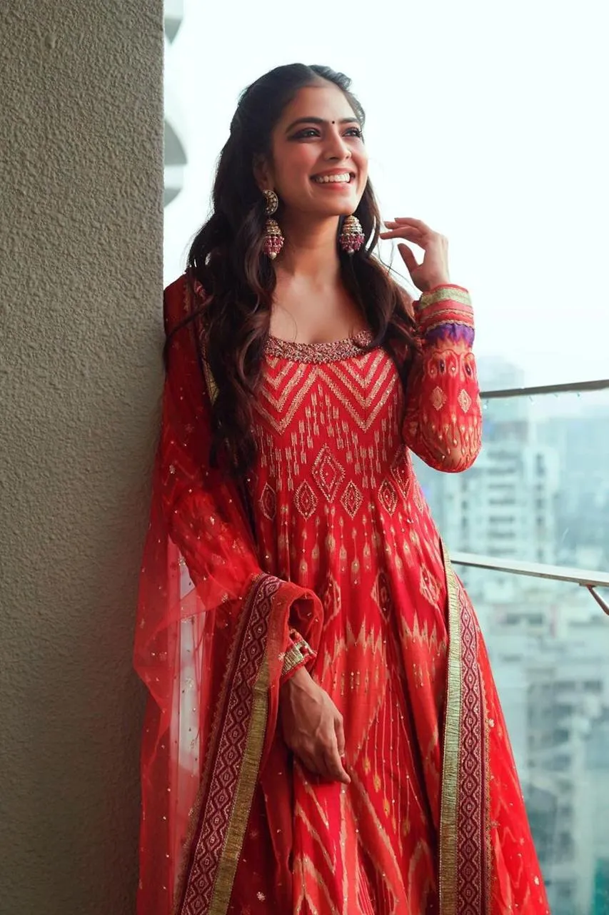 Traditional Look of Malavika Mohanan Radiant in Red Saree