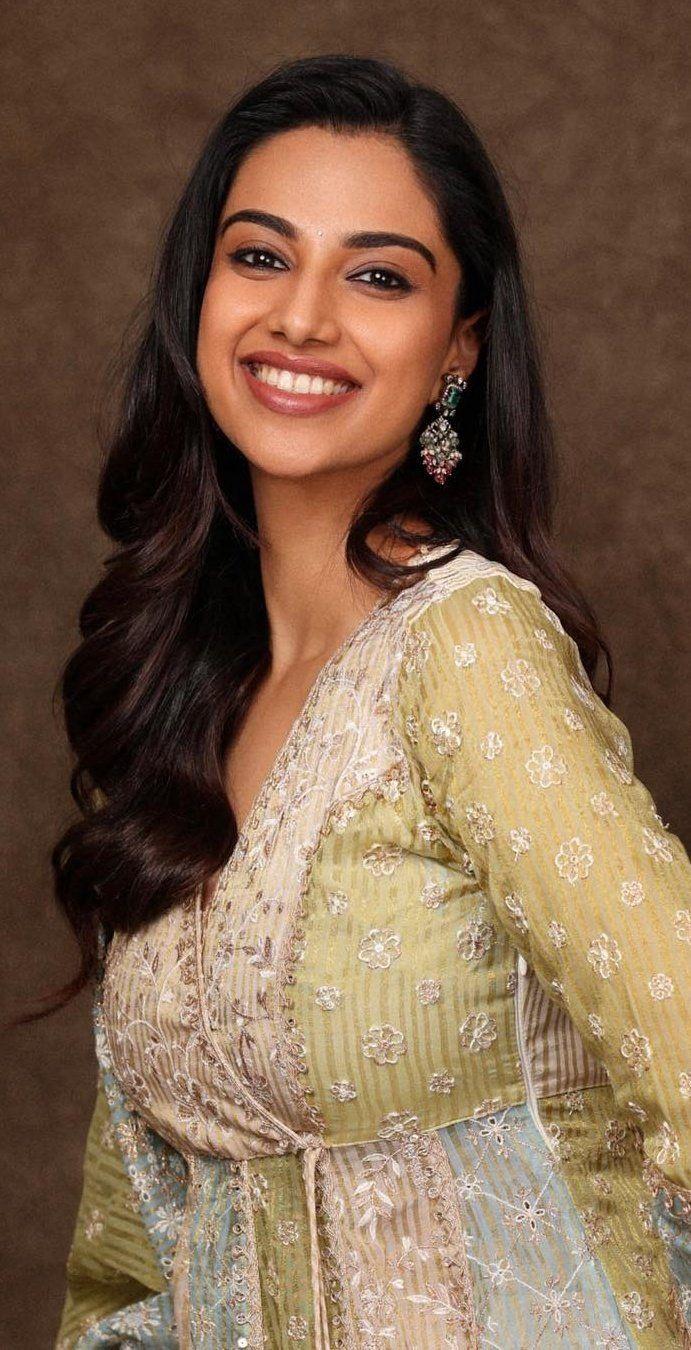 Meenakshi Chaudhary Enchanting Look HD Image